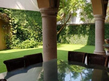 Casa · 810m² · 3 Recámaras · 9 Estacionamientos · Casa en Venta