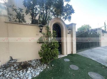 Casa · 325m² · 3 Recámaras · 4 Estacionamientos · Casa en Venta en Olímpico