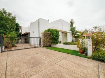 Casa en condominio · 815m² · 3 Recámaras · 10 Estacionamientos · Casa en Venta en El Campanario, Querétaro