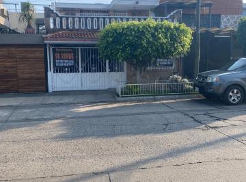 Casa de 5 habitaciones, San Pedro Tlaquepaque · Casa en Venta Fraccionamiento Revolucion en Tlaquepaque