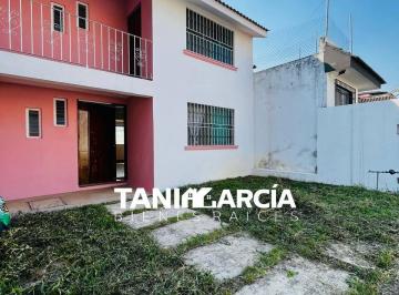 Casa de 3 habitaciones, Fortín · Vendo Casa en Privada con Portón Eléctrico en Fortín, Cerca de Plaza Shangrila.