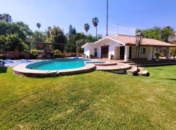 Casa en condominio · 546m² · 2 Recámaras · 6 Estacionamientos · Casa de Campo con Alberca