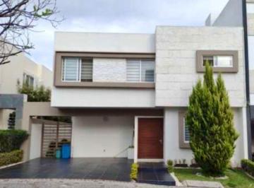Casa de 3 habitaciones, Zapopan · Casa en Venta Los Castaños