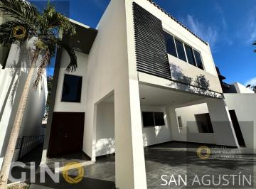 Casa · 256m² · 3 Recámaras · 3 Estacionamientos · Vendo Casa en San Agustín La Primavera Culiacán