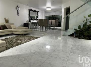 Casa · 210m² · 4 Recámaras · 2 Estacionamientos · Casa en Venta 4 Recamaras Coyoacán