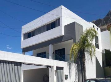 Casa de 4 habitaciones, Monterrey · Casa en Venta en Pedregal La Silla