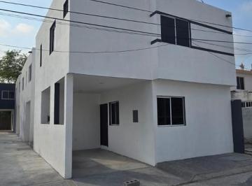 Casa · 113m² · 3 Recámaras · 1 Estacionamiento · Casa en Tancol