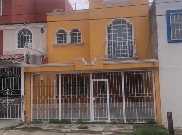 Casa de 3 habitaciones, San Pedro Tlaquepaque · Casa en Venta en La Colonia Revolución