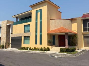 Casa · 489m² · 4 Recámaras · 2 Estacionamientos · Casa en Venta en Fracc Las Lomas Residencial