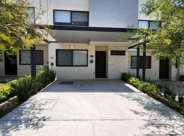 Casa · 161m² · 4 Recámaras · 2 Estacionamientos · Casa en Venta, en El Marques, Queretaro