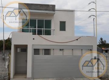 Casa · 205m² · 3 Recámaras · 2 Estacionamientos · Casa en Venta en La Tampiquera