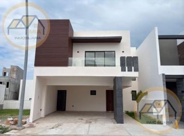 Casa · 227m² · 3 Recámaras · 2 Estacionamientos · Casa en Venta en Frac. Lomas del Dorado
