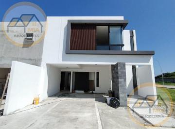 Casa · 210m² · 3 Recámaras · 2 Estacionamientos · Casa en Venta en Frac. Lomas del Dorado
