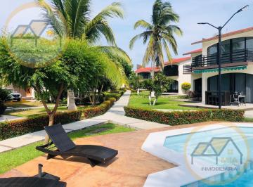 Casa · 220m² · 3 Recámaras · 1 Estacionamiento · Casa en Venta en Paraíso del Estero