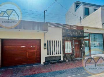 Casa · 357m² · 5 Recámaras · 15 Estacionamientos · Casa en Venta en Av Gómez Farias (Centro)