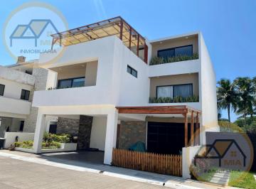 Casa · 420m² · 3 Recámaras · 2 Estacionamientos · Casa en Venta en Medellin de Bravo