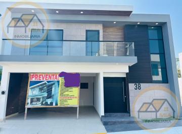 Casa · 325m² · 3 Recámaras · 2 Estacionamientos · Casa en Venta en Lomas Residencial