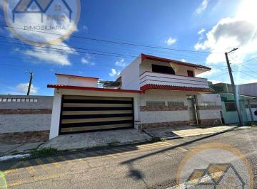 Casa · 417m² · 4 Recámaras · 4 Estacionamientos · Casa en Venta en Frac. Floresta