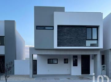 Casa · 213m² · 3 Recámaras · 2 Estacionamientos · Casa en Venta Cerca de Puente Zaragoza