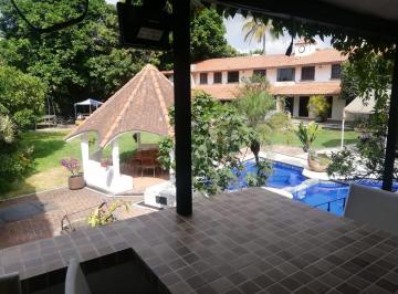 Casa de 7 habitaciones, Cuernavaca · Enorme Propiedad en Zona Dorada
