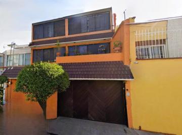 Casa de 3 habitaciones, Azcapotzalco · Casa en Retorno Jardín Balbuena en Venta Hipotecaria