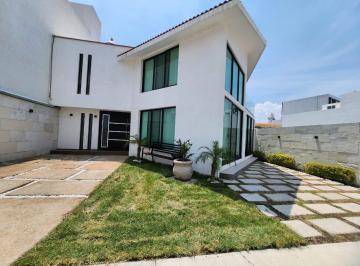 Casa · 251m² · 3 Recámaras · 2 Estacionamientos · Casa en Venta, en Juriquilla, Queretaro