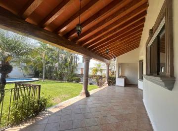 Casa de 4 habitaciones, Cuernavaca · Hermosa Casa Dentro de Fraccionamiento con Seguridad