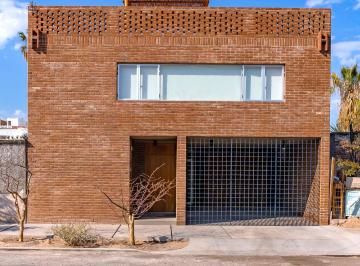 Fachada · Casa en Venta en La Paz de Estilo Mexicano Contemporáneo