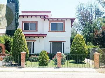 Casa · 331m² · 4 Recámaras · Casa - Fraccionamiento Club de Golf Tequisquiapan