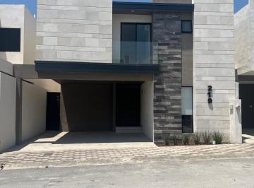 Casa de 4 habitaciones, Arteaga · Se Renta Hermosa Casa Cuatro Recamaras en Fracc Privado Al Norte de Saltillo