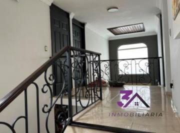 Casa · 330m² · 4 Recámaras · Casa en Venta