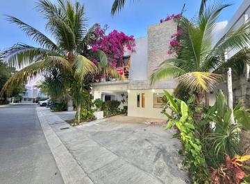 Casa · 222m² · 4 Recámaras · Casa de 4 Recamaras con Muebles a 12 Minutos de La Playa