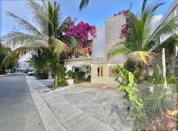 Casa · 222m² · 4 Recámaras · Casa de 4 Recamaras con Muebles a 12 Minutos de La Playa