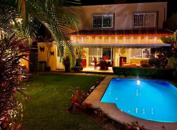 Casa de 4 habitaciones, Cuernavaca · Hermosa Residencia en Venta