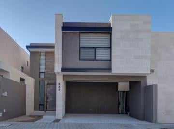 Casa · 264m² · 3 Recámaras · 2 Estacionamientos · Casa Nueva en Renta Al Norte Privanzas Saltillo