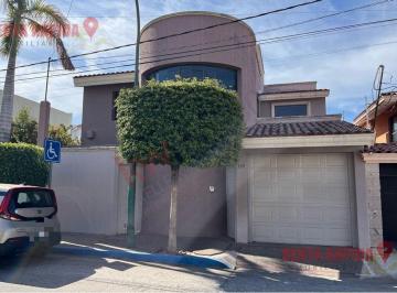 Casa · 375m² · 2 Recámaras · 2 Estacionamientos · Casa en Guadalupe