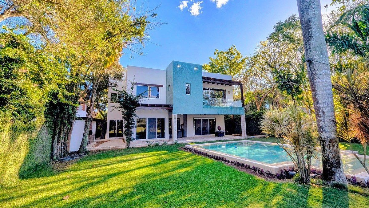 Hermosa Residencia en Venta Dentro del Club de Golf La Ceiba, Yucatán
