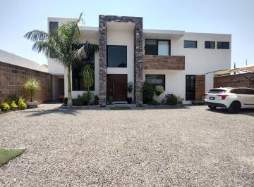 Casa de 4 habitaciones, Querétaro · Casa en Venta en Villas del Meson Juriquilla