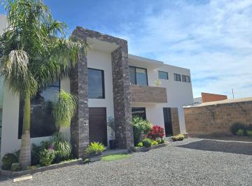 Casa de 4 habitaciones, Querétaro · Casa en Venta en Villas del Meson Juriquilla Cerca de El Campo de Golf Juriquilla