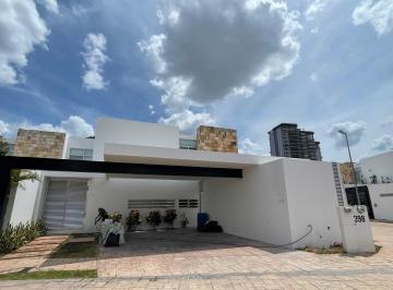 Casa de 4 habitaciones, Mérida · Se Renta Casa Climatizada en Altabrisa Priv. Royal Class