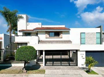 Casa de 5 habitaciones, Zapopan · Casa en Venta en Bugambilias, Zapopan