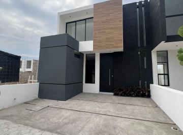 Casa de 3 habitaciones, Villa de Alvarez · Venta Casas en Coto Privado en Villa de Álvarez Colima con Casa Club y Alberca