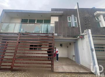Casa · 243m² · 3 Recámaras · 2 Estacionamientos · Casa en Venta en Capultitlan, Toluca No Es Ultimo Precio Acepta Ofertas, Danf