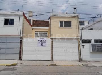 Casa · 190m² · 4 Recámaras · 2 Estacionamientos · Casa en Venta, a Pie de Calle, Gabriel Pastor