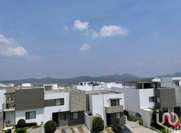Casa · 177m² · 4 Recámaras · 2 Estacionamientos · Casa en Venta en Zibata, Queretaro