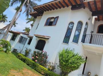 Casa · 321m² · 4 Recámaras · 4 Estacionamientos · Casa en Venta en Puerto Vallarta, Jalisco