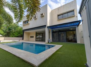 Casa de 5 habitaciones, Mérida · Casa en Country Club Mérida