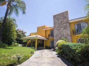 Casa · 1139m² · 4 Recámaras · 4 Estacionamientos · Casa de en Villa Coral en Venta