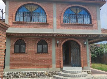 Casa de 3 habitaciones, Texcoco · Hermosa, Iluminada, Tres Recámaras, 3 Baños, Jardín, Salón de Juegos, 3 Est.