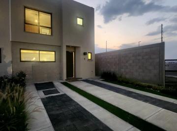 Casa · 100m² · 3 Recámaras · 2 Estacionamientos · Casa en Venta, en El Mirador, Queretaro